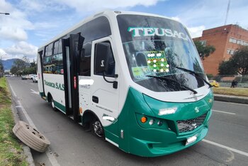 Bus varado en Puente Aranda