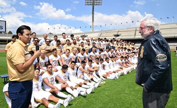 Pumas CU se toman foto