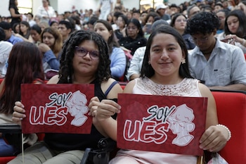El programa es gestionado por la Unidad de Estudios Socioeconómicos, responsable de evaluar méritos y necesidades de los aspirantes. (Foto: UES)