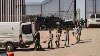 Una corte de apelaciones falla en contra de la política de detención de migrantes de Trump