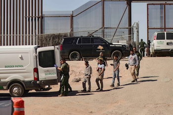 El Tribunal de Apelaciones del Quinto Circuito permitió la entrada en vigor de la ley SB 4 en Texas al revocar la orden que bloqueaba su implementación (EFE/Jonathan Fernández)