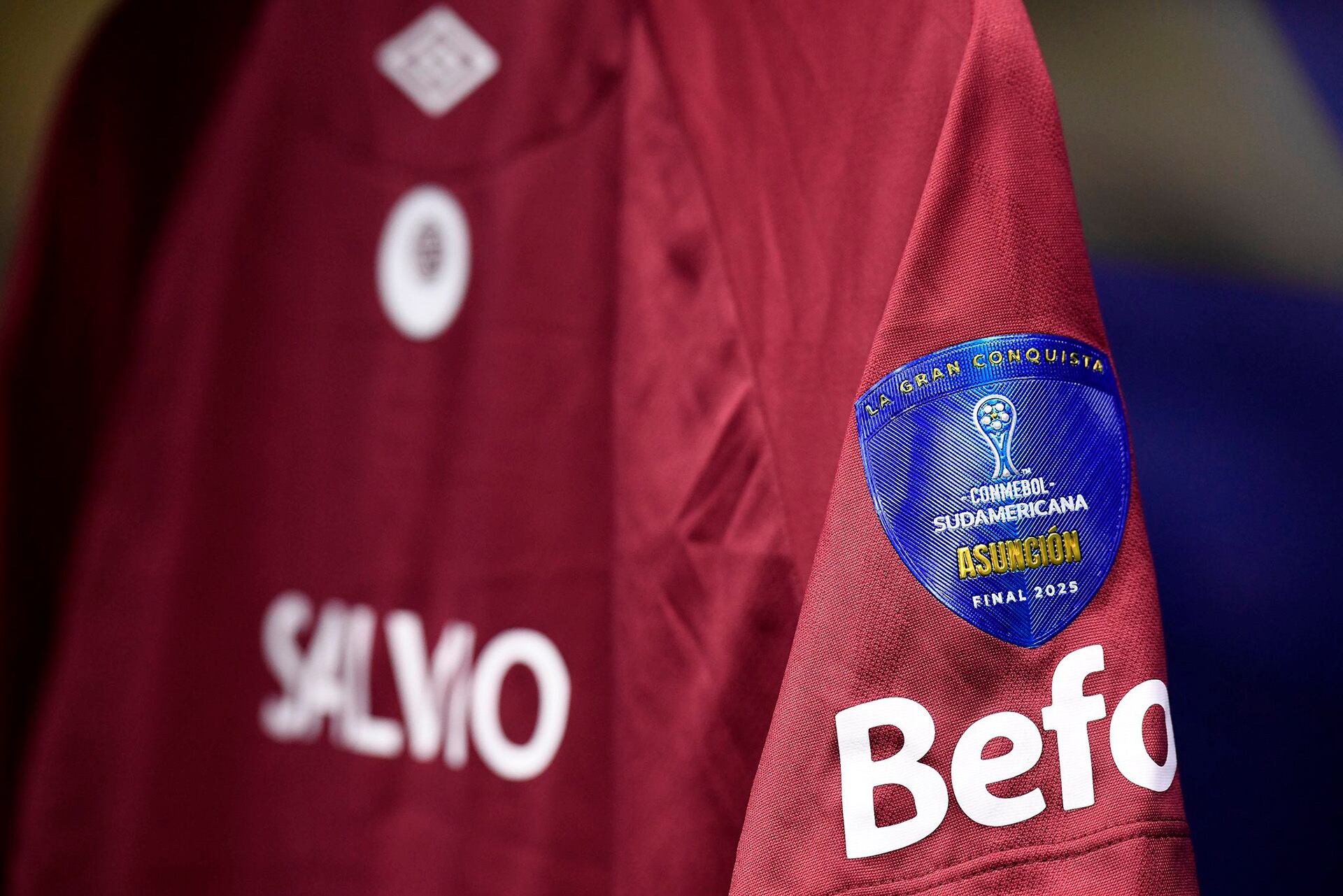 Lanús utilizará la camiseta titular (@clublanus)