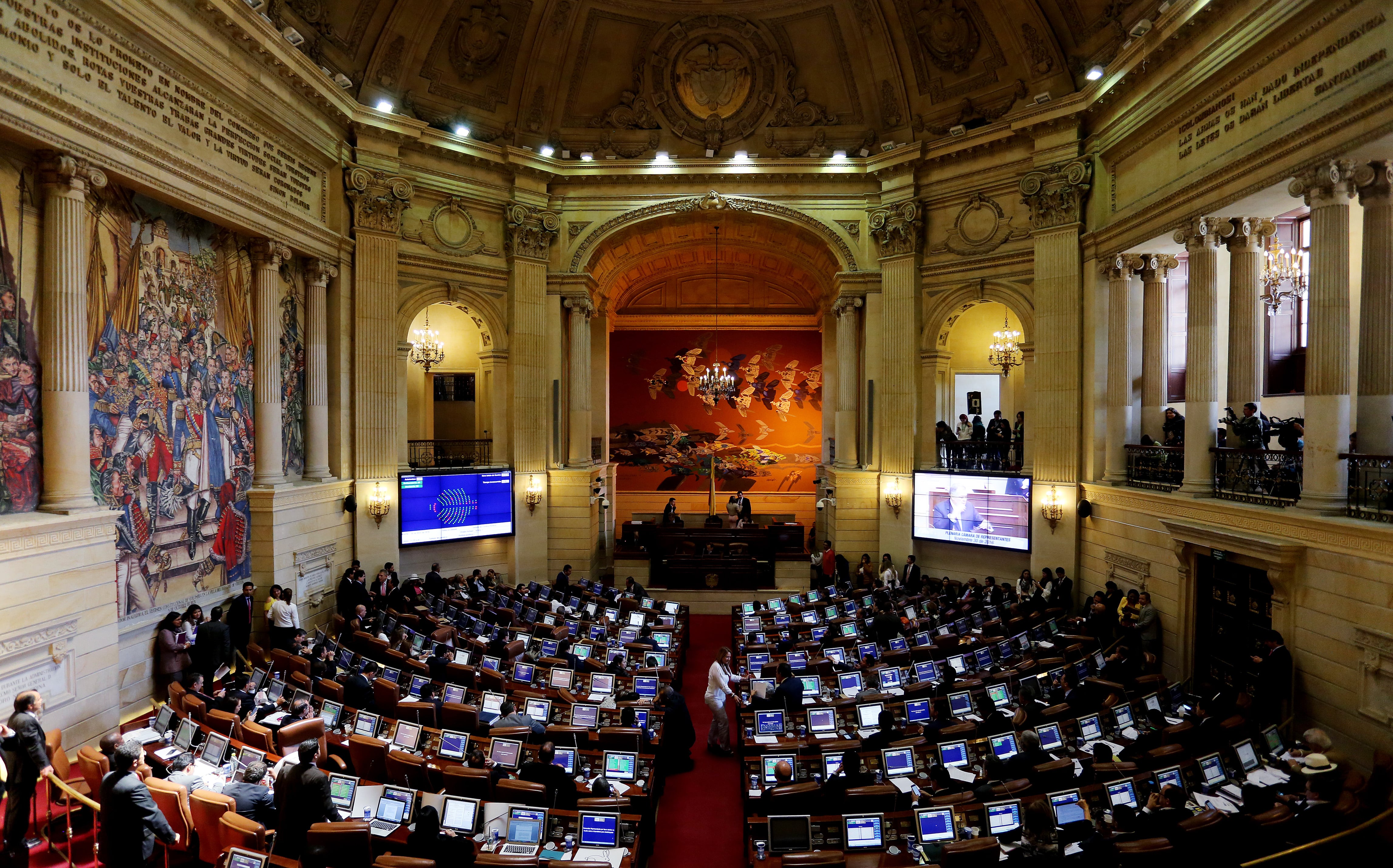 La inscripción de las hojas de vida comenzó el 10 de agosto a las 8:00 a. m., y los candidatos pueden presentar su documentación de manera presencial ante el Senado o la Cámara de Representantes, o mediante el correo dispuesto para la convocatoria - crédito Leonardo Muñoz/EFE