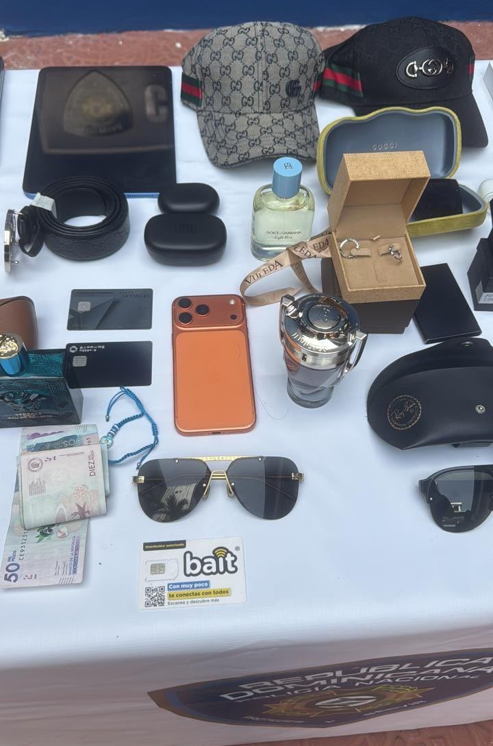 Según la Policía Nacional de República Dominicana, las víctimas eran despojadas de dinero en efectivo, prendas de valor, tarjetas, teléfonos celulares y otros objetos personales./ (Policía Nacional de República Dominicana)