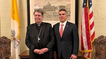 Alejandro Moreno se reúne en