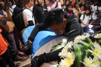 Funeral de un difunto migrante,