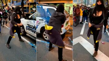 Manifestantes destruyen y queman un