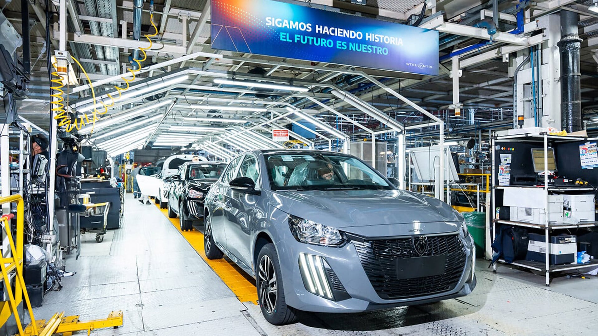 Un Peugeot 208 en la planta de El Palomar