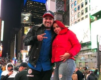 El exfutbolista colombiano está con