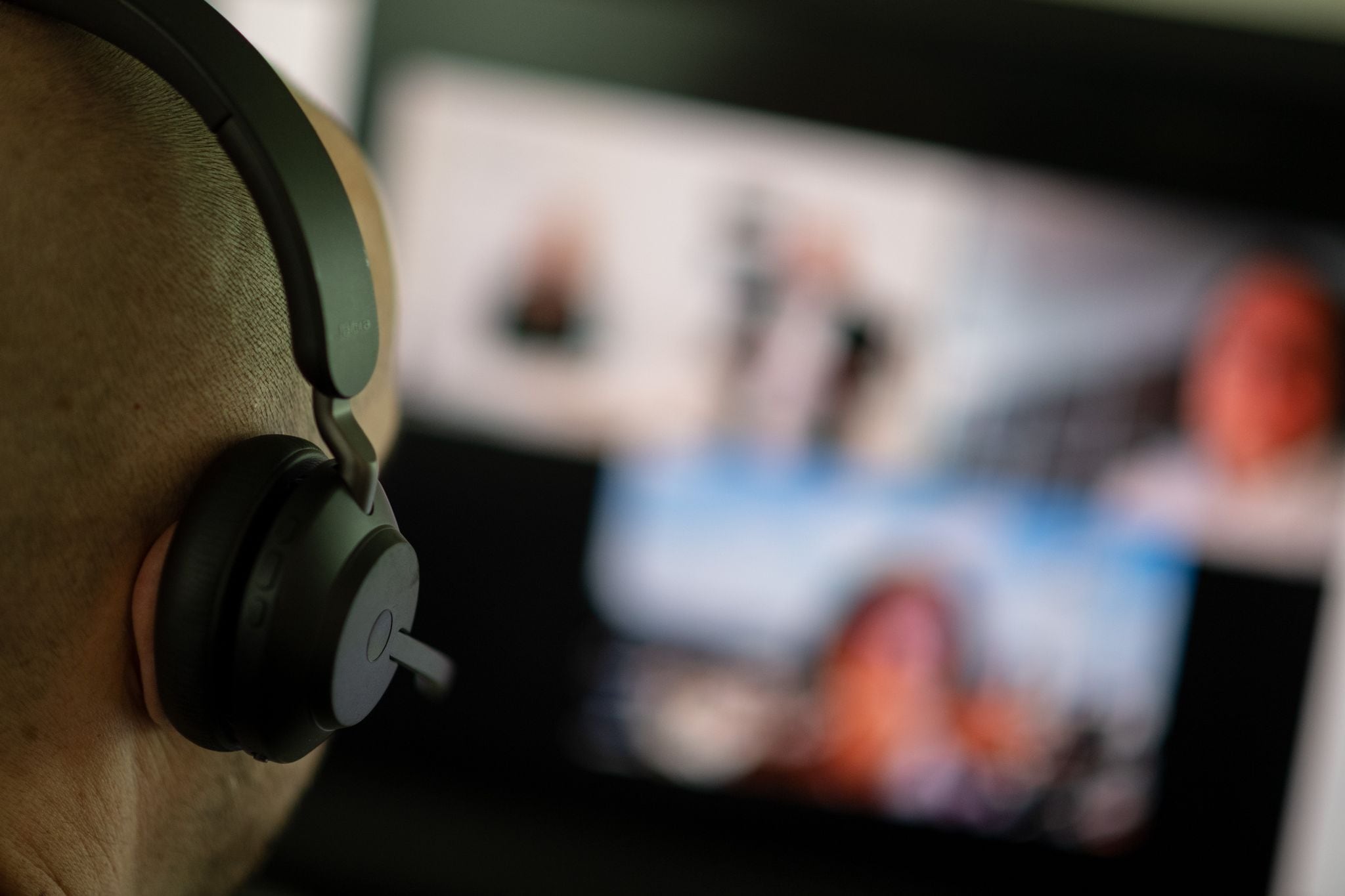 Grabar un video respondiendo preguntas frente a la pantalla es cada vez más habitual (Foto: DPA)