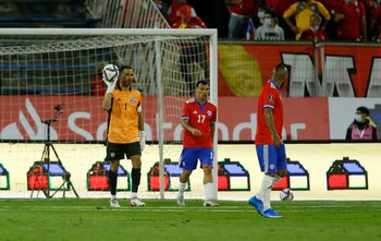 Claudio Bravo, que disputó su último partido con la selección de Chile en marzo de 2023, aprobó posible designación de Ricardo Gareca - Crédito: Reuters/Marcelo Hernandez