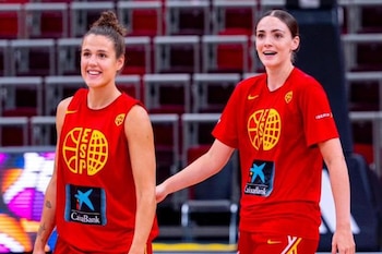 16/08/2026 Txell Alarcón y Carolina Guerrero con la selección española femenina de baloncesto
DEPORTES
FEB