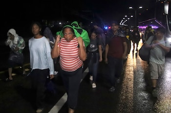 Caravana migrante de hondureños recorre México rumbo a Honduras