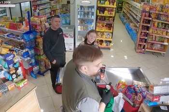 El cliente le preguntó insistentemente si se trataba del famoso creador de contenido español - crédito Mixil6/Tiktok