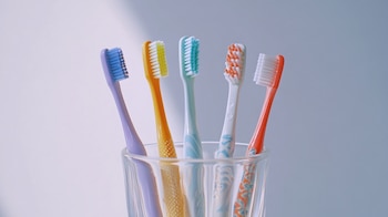 El uso de hilo dental