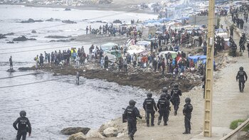 La jueza que investiga la entrada de migrantes a Ceuta urge al Gobierno a que desclasifique más documentos del CNI