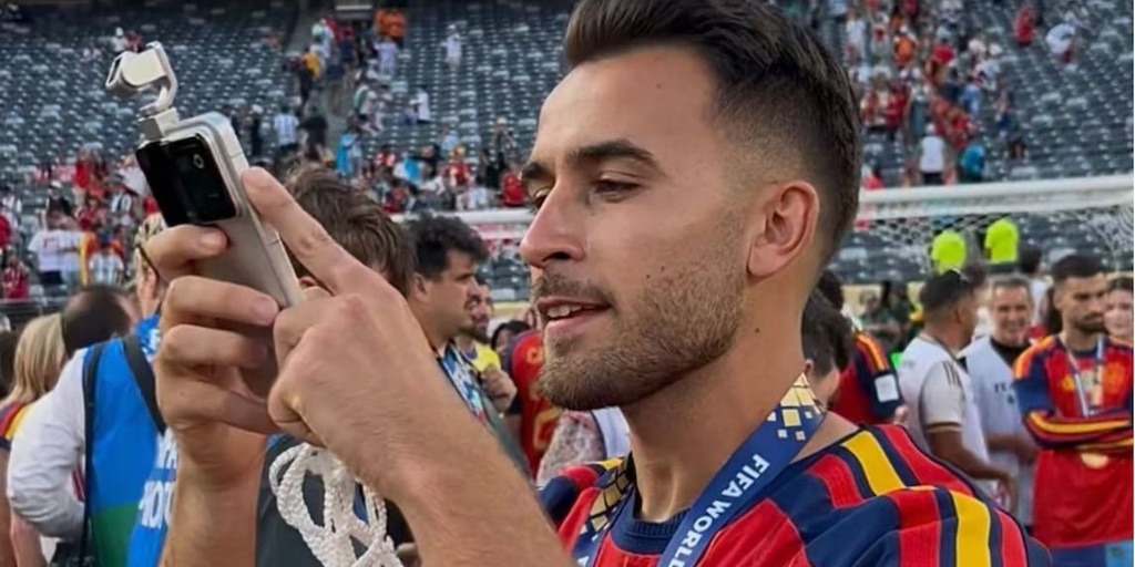 El celular protagonista de la celebración de España como campeón Mundial 2026: HONOR Robot Phone