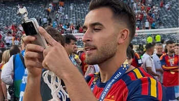 El celular protagonista de la celebración de España como campeón Mundial 2026: HONOR Robot Phone