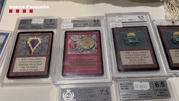 También se requisaron cartas coleccionables