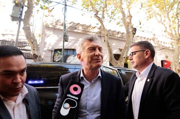 Mauricio Macri, en medio de