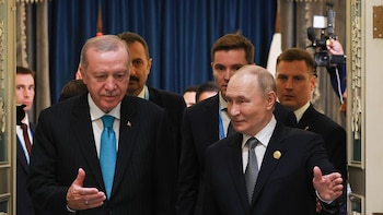 Erdogan traslada a Putin la necesidad de garantizar la seguridad en el mar Negro tras los últimos ataques