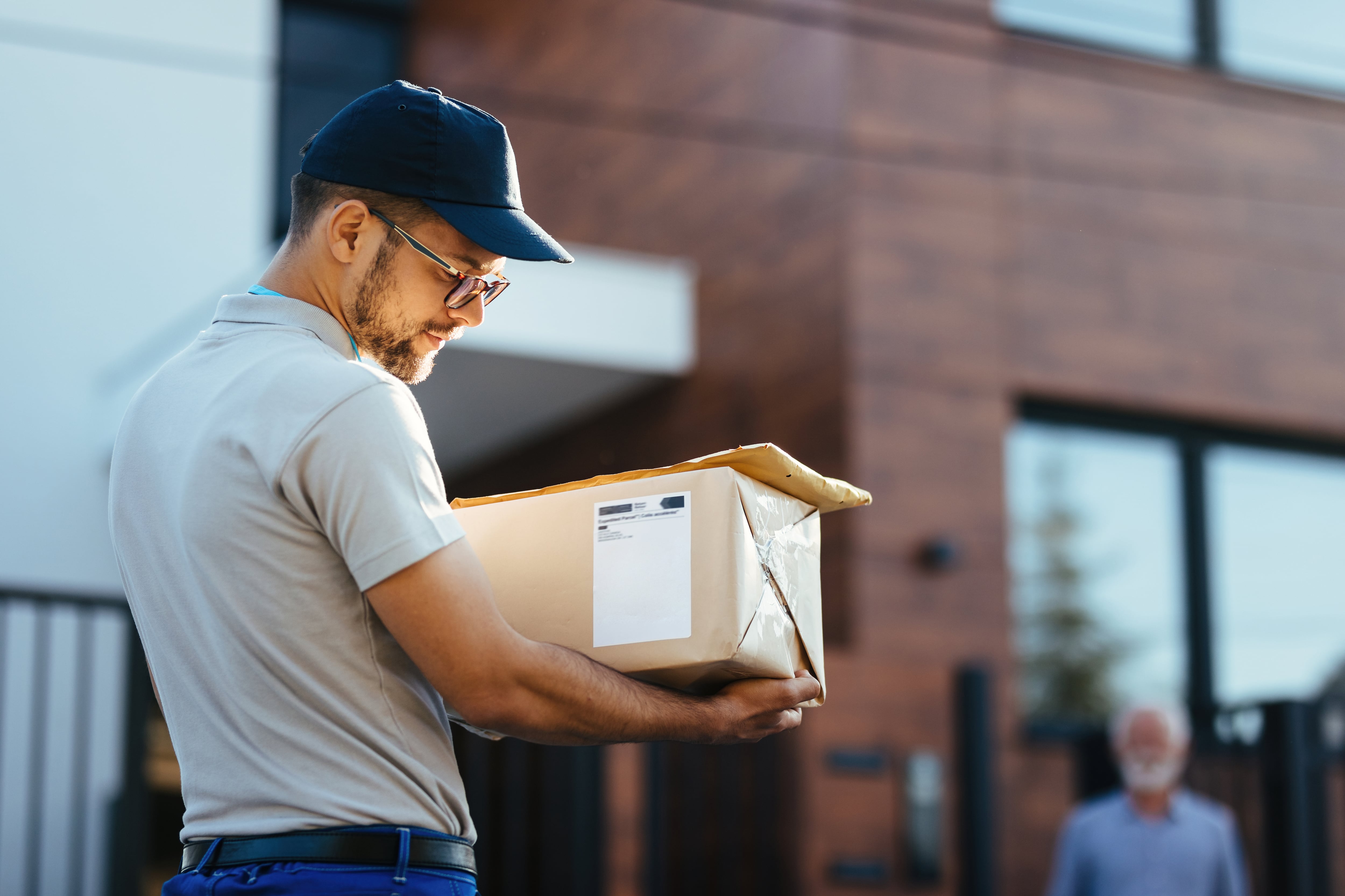 El Decreto 604/2026 igualó el tratamiento tributario entre el régimen puerta a puerta y el sistema PSP/Courier para determinadas importaciones