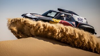 Carlos Sainz barrena la arena