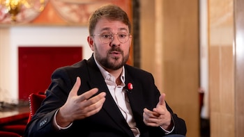 Compromís aboga por poner límites al turismo para que decrezca: "No nos caben más turistas"