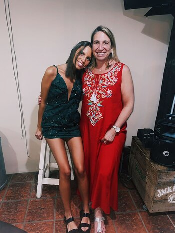Madre e hija comparten mucho