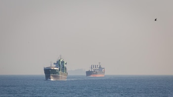 Extinto el incendio declarado en el petrolero kuwaití atacado en aguas de Dubái