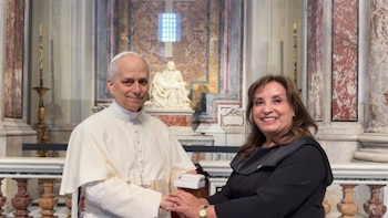 El papa Leónx sostuvo un