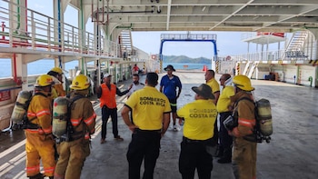 Bomberos de Costa Rica y Naviera Tambor realizaron simulacro de emergencia a bordo del ferry Tambor III en Paquera