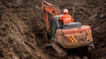 Un obrero encuentra una bolsa