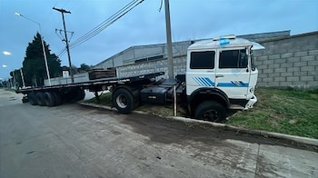 Un hombre murió atropellado por un camión que él mismo estaba arreglando