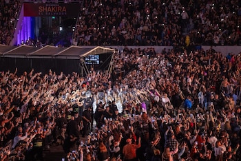 El escenario vibra de emoción