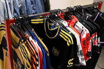 Durante el allanamiento, el Juzgado Penal y Económico N° 8 dispuso el secuestro de la mercadería, registros electrónicos y documentación del comercio