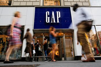 Grandes cadenas minoristas de Estados Unidos, entre ellas Walmart, Amazon, Target y Gap, decidieron suspender momentáneamente sus pedidos y envíos a India