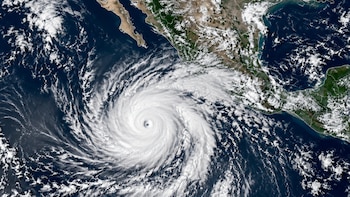 EN VIVO | Clima CDMX y resto de México hoy sábado 10 de octubre: Simón amenaza con lluvias extremas en Colima, Michoacán y Jalisco