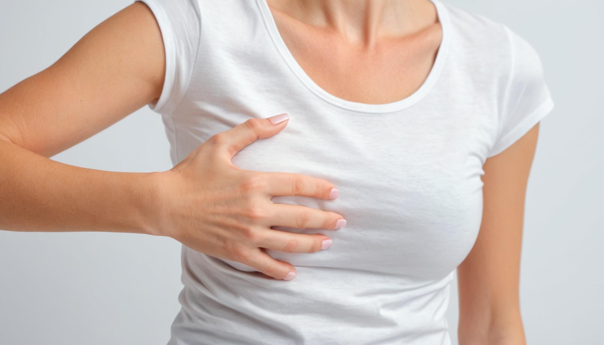 Las mujeres afroamericanas presentan la tasa más alta de cáncer de mama antes de los 40 años y mayor riesgo de morir por la enfermedad. (Imagen ilustrativa Infobae)