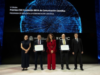 07/10/2026 Ciencia.-Josep Corbella y Carlos Briones, Premios CSIC-Fundación BBVA de Comunicación Científica.
El Consejo Superior de Investigaciones Científicas (CSIC) y la Fundación BBVA han celebrado la entrega de la V Edición Premios y Ayudas CSIC-Fundación BBVA de Comunicación Científica, en la que ha sido galardonado Josep Corbella en la categoría de periodistas y Carlos Briones en la categoría de investigadores.
SOCIEDAD
CSIC