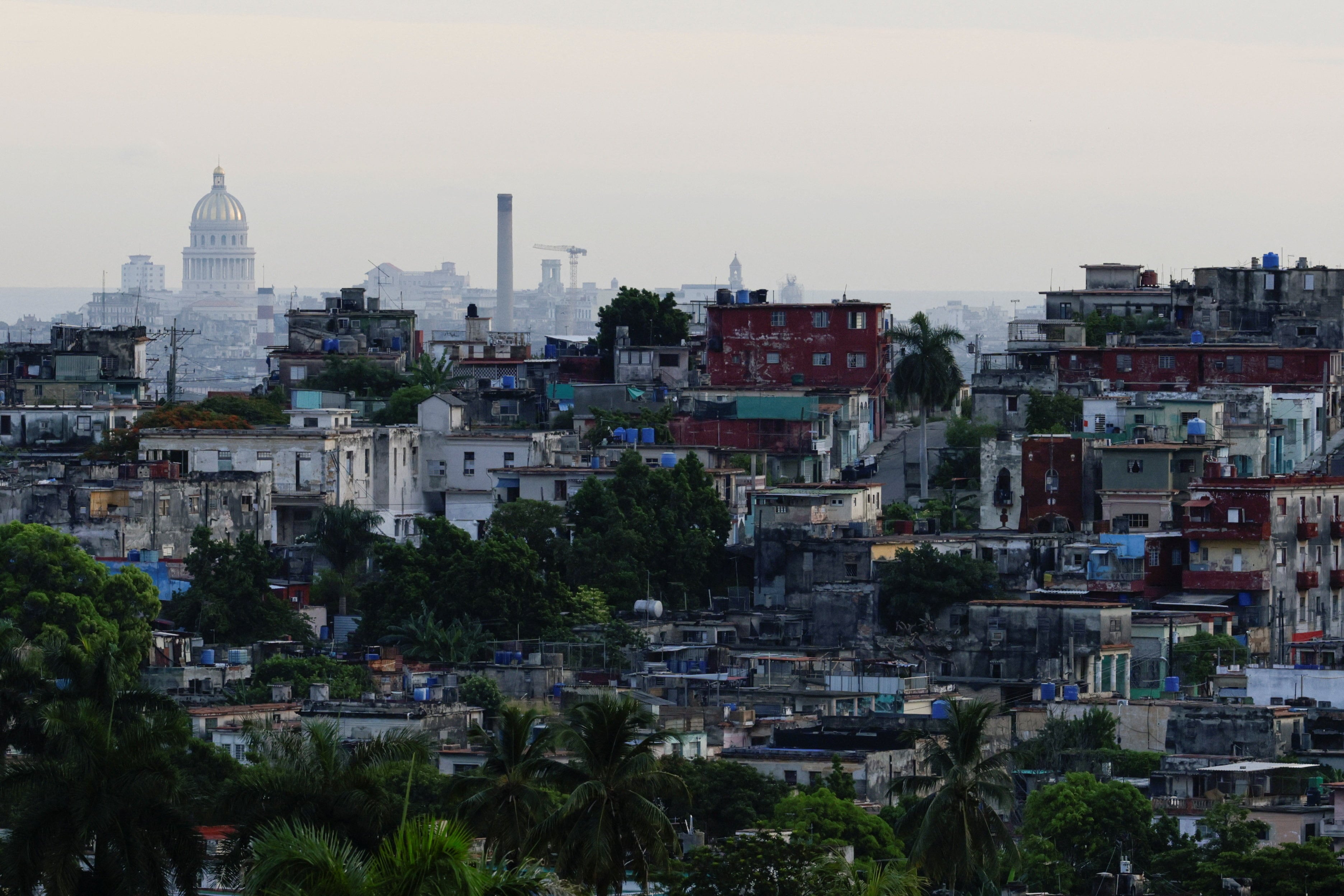 Paisaje urbano de La Habana mientras Cuba se esfuerza por reconectar su red eléctrica nacional tras un apagón generalizado, en La Habana, Cuba, 4 de agosto de 2026. REUTERS/Norlys Pérez