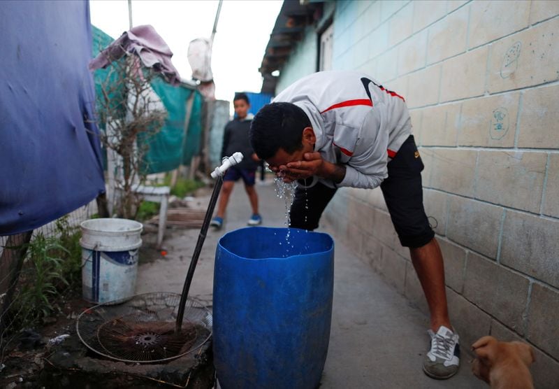 Según la UCA, la política social sigue evitando un deterioro mucho mayor de la tasa de pobreza. REUTERS/Agustín Marcarian