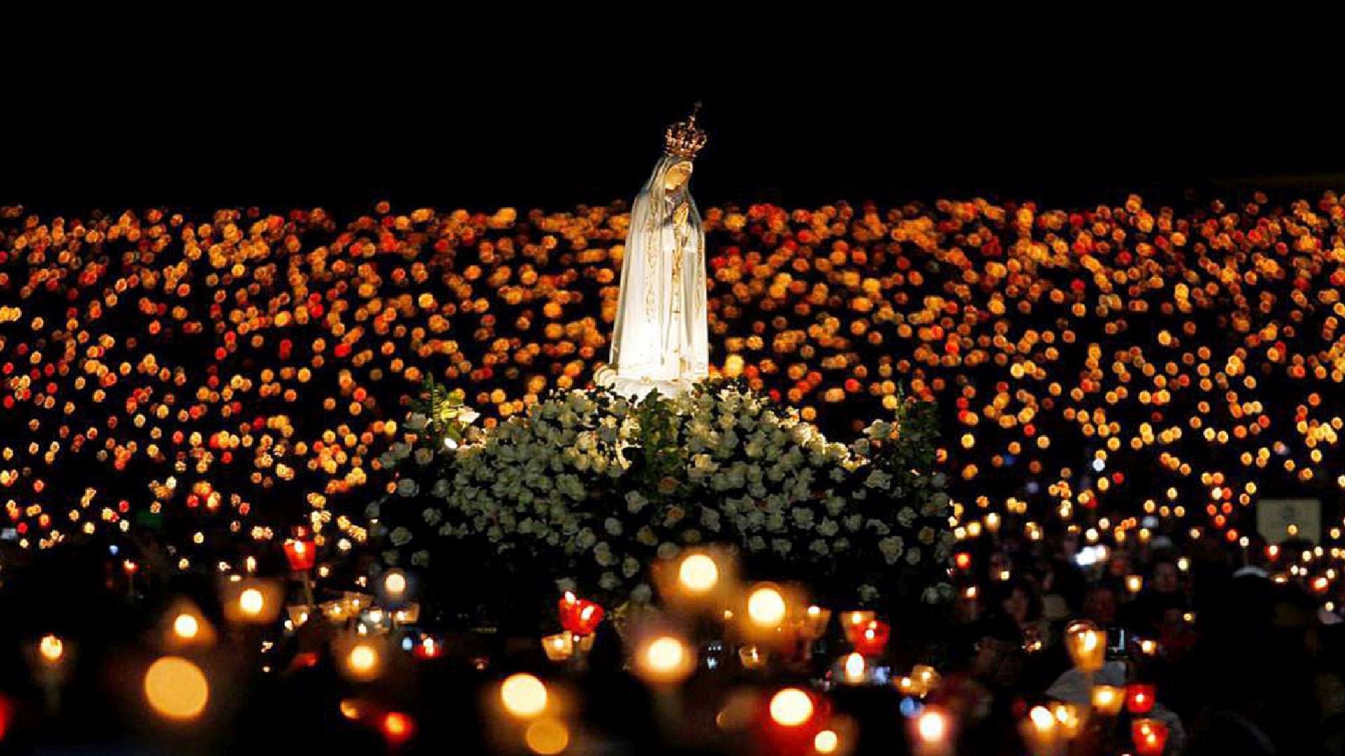 Cada 13 de mayo, Perú rinde homenaje a la Virgen de Fátima, conmemorando las apariciones de 1917 en Portugal, un evento que invita a la reflexión espiritual y a la oración por la paz en el mundo. (EFE)