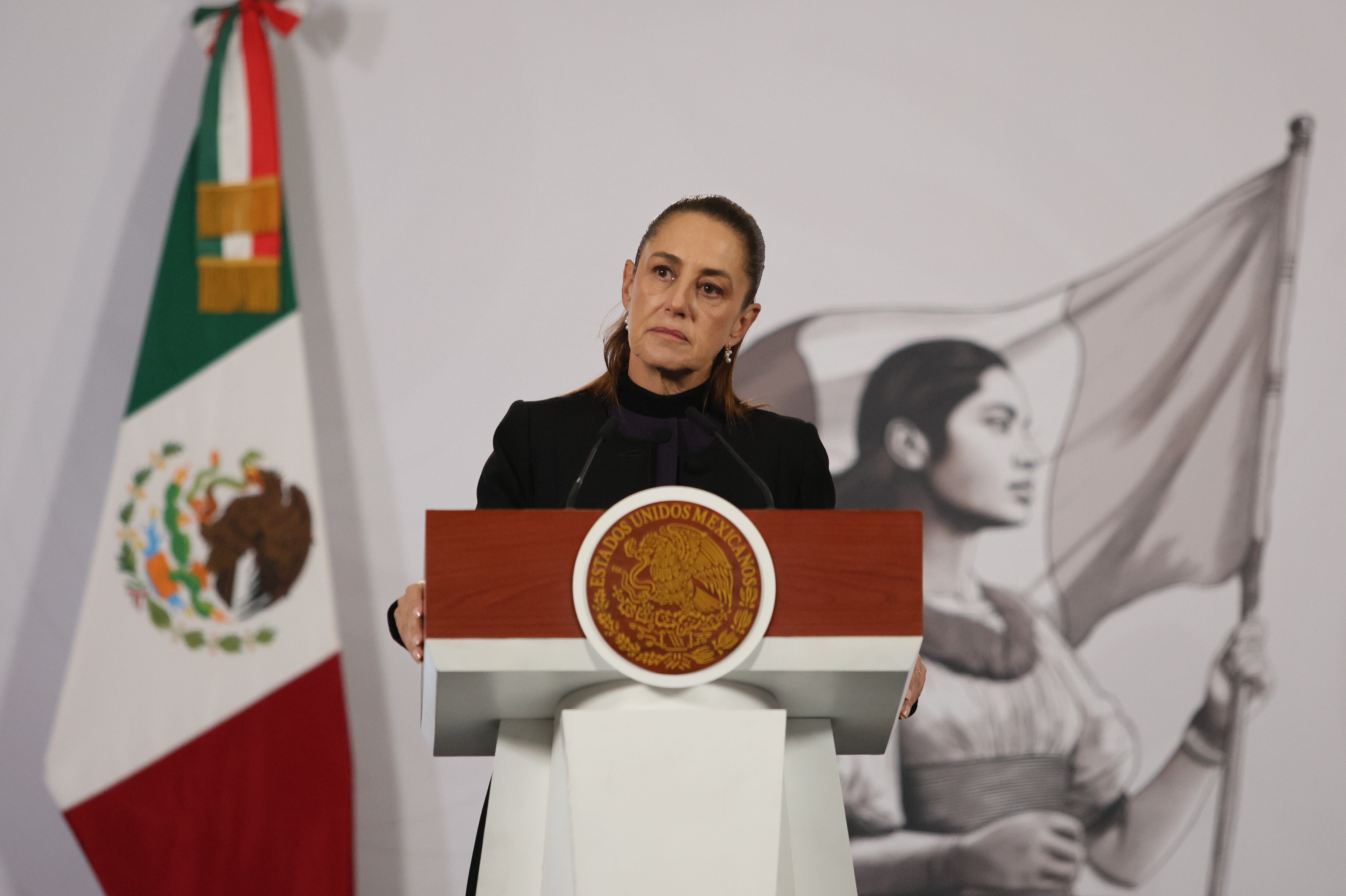 La presidenta mexicana Claudia Sheinbaum en conferencia de prensa en el palacio nacional en Ciudad de México (AP foto/Ginnette Riquelme)