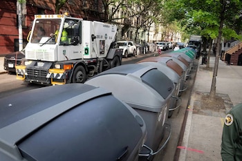 La instalación de Empire Bins en Nueva York busca despejar aceras, mejorar el tránsito y reducir fuentes de insalubridad en zonas densamente pobladas (Secret NYC)