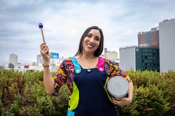 La profesora Vanessa Mispireta imparte talleres presenciales y virtuales dirigidos a educadores de nivel inicial.