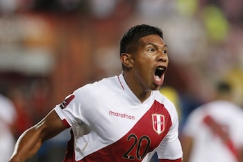 Edison Flores marcó el empate ante Ecuador.