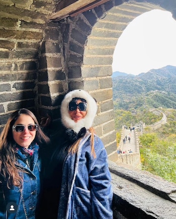 Moria junto a una fanática