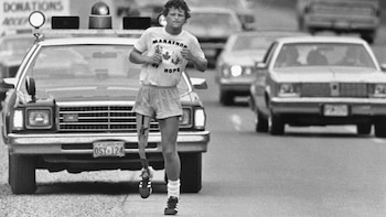 Terry Fox corriendo la Maratón