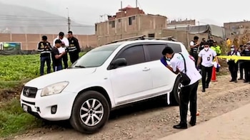 El macabro hallazgo dentro de un auto estacionado toda la noche en la Ramiro Prialé: lo que sabe del doble crimen